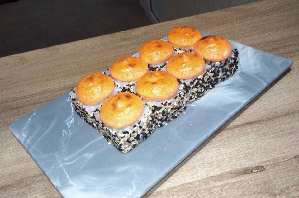 Фото Ролл запеченная Калифорния, 6 штук в подарок